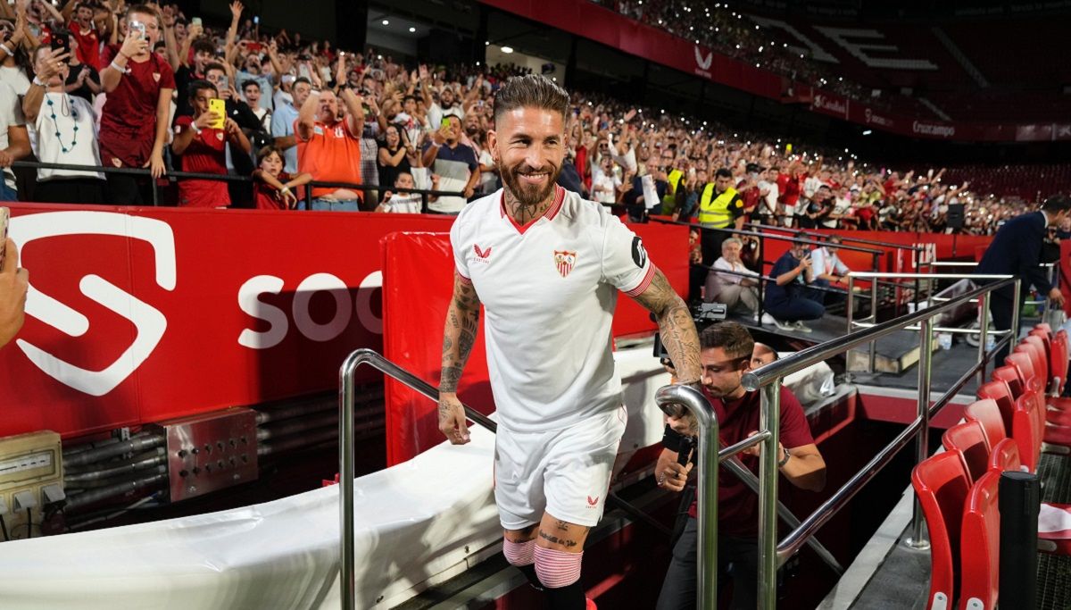 Презентація Серхіо Рамоса у Севільї - фани влаштували шалений прийом - відео Презентація Серхіо Рамоса у Севільї - фани влаштували шалений прийом - відео