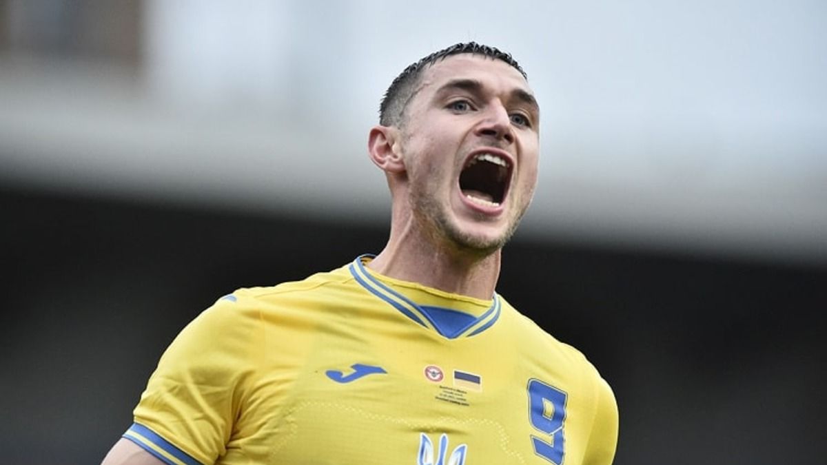 Відео кумедного удару Яремчука на тренуванні збірної України Відео кумедного удару Яремчука на тренуванні збірної України