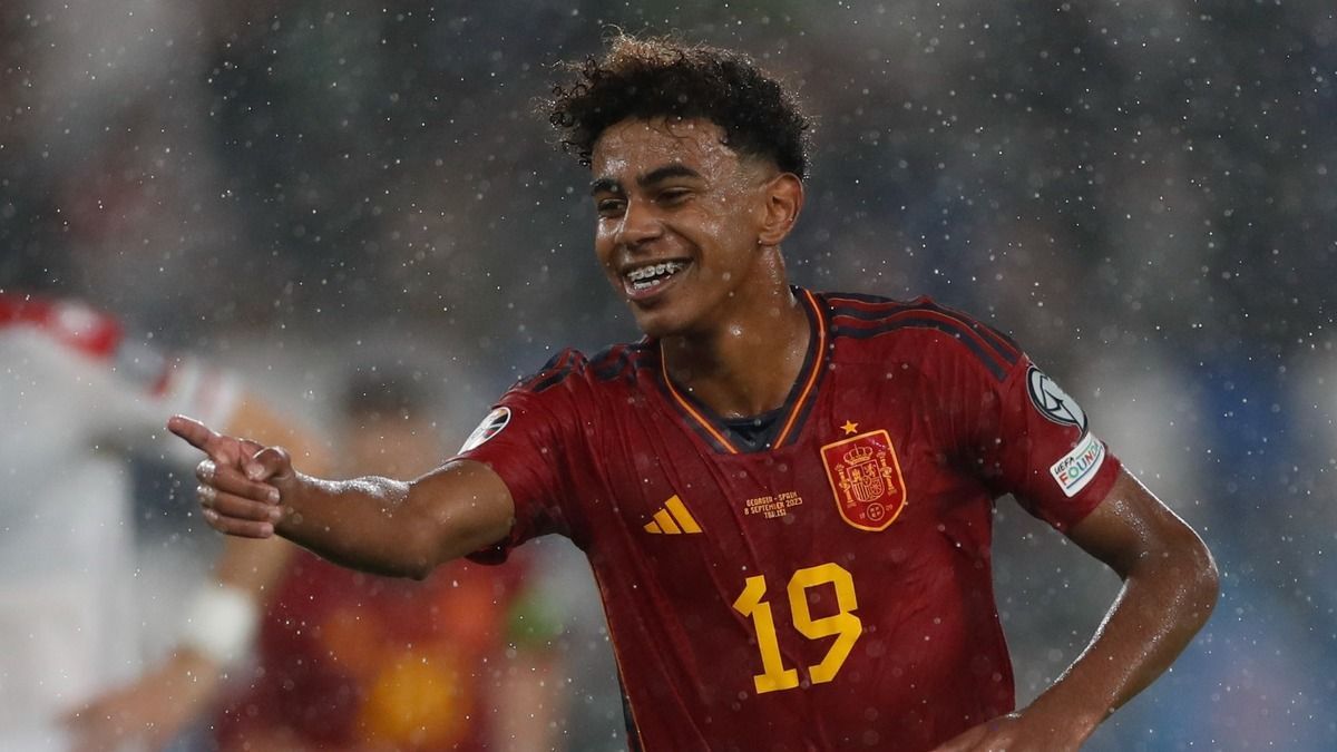 Грузія - Іспанія огляд матчу відбору Євро-2024 та дебют 16-річного Ламіна Ямала Грузія - Іспанія огляд матчу відбору Євро-2024 та дебют 16-річного Ламіна Ямала