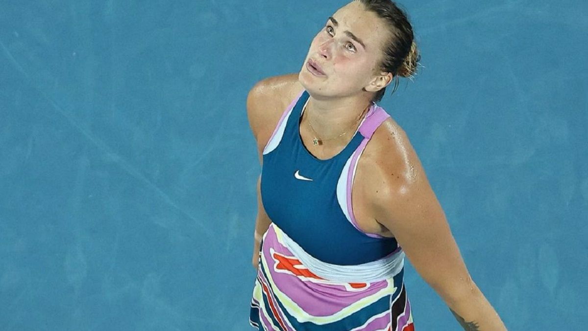 Арина Соболенко разбила ракетку после поражения в финале US Open-2023