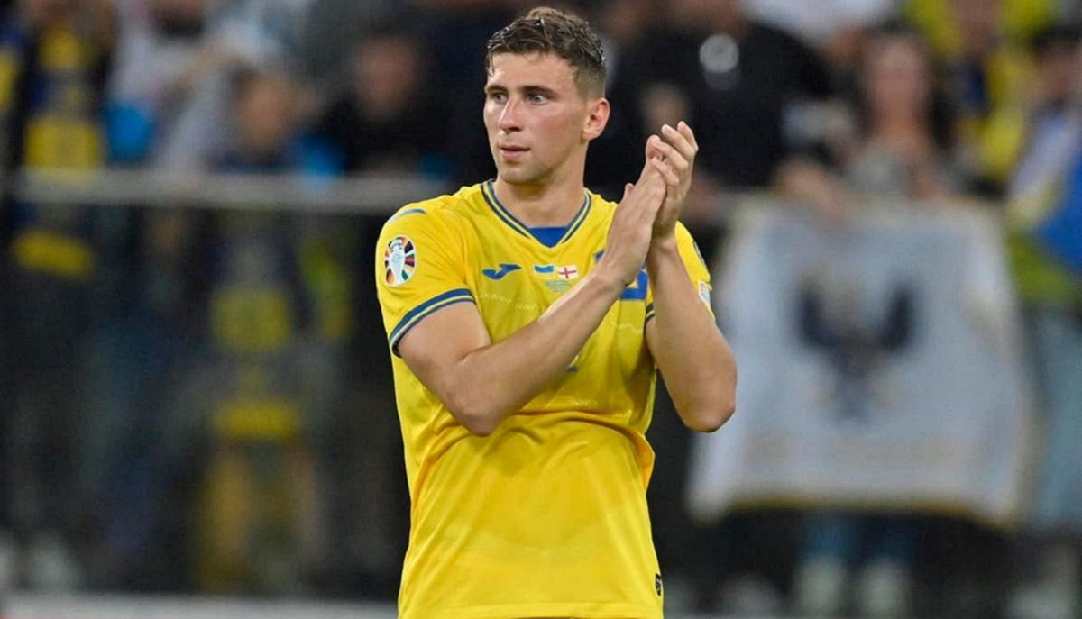 Ілля Забарний зустрівся з фанами Борнмута в аеропорту Вроцлава - фото Ілля Забарний зустрівся з фанами Борнмута в аеропорту Вроцлава - фото