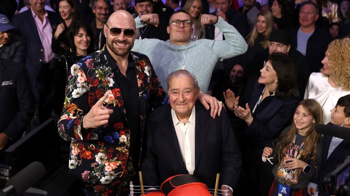 Боб Арум с Тайсоном Фьюри и Александром Усиком Боб Арум с Тайсоном Фьюри и Александром Усиком