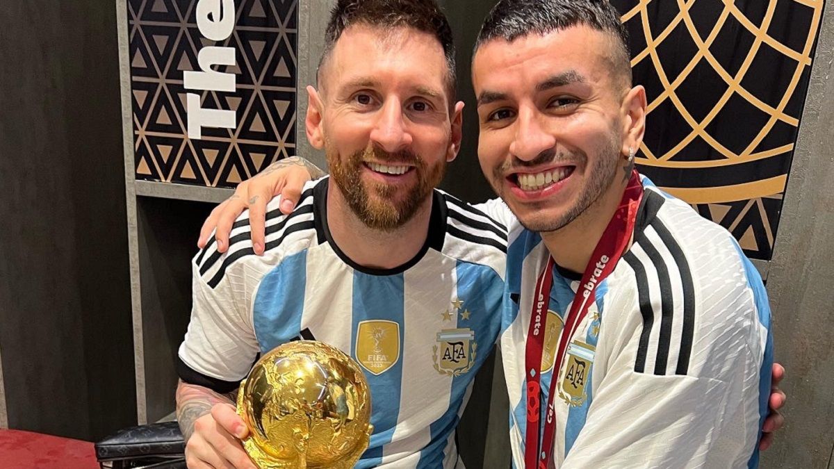 Фаны Боливии перепутали Корреа с Месси и устроили ему овации - видео курьеза Фаны Боливии перепутали Корреа с Месси и устроили ему овации - видео курьеза