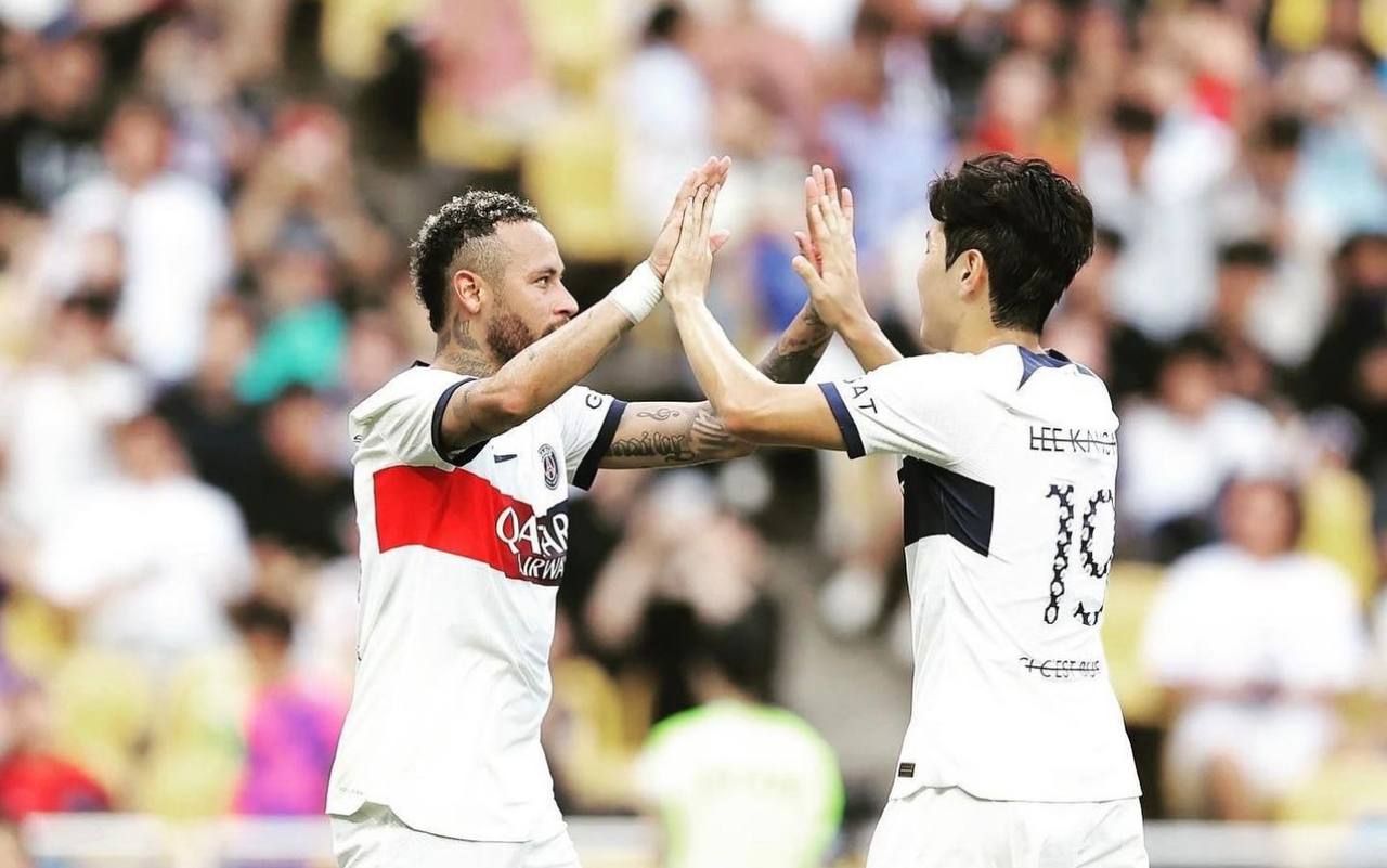 Кан Ин Ли с Неймаром Кан Ин Ли с Неймаром