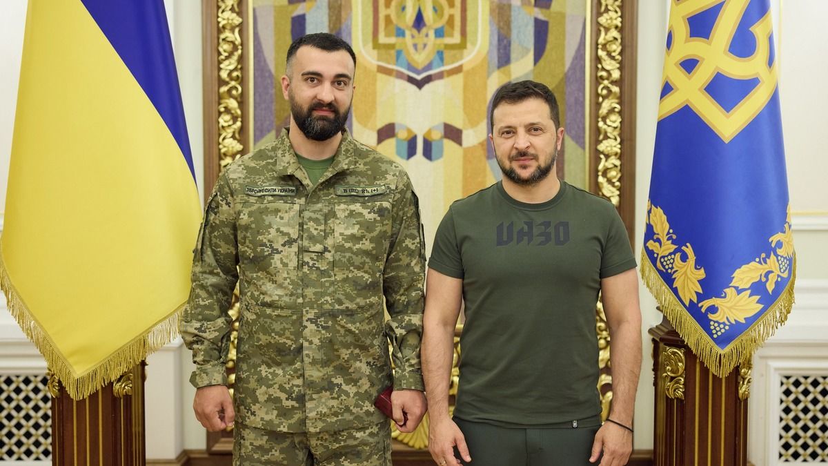 Володимир Зеленський нагородив орденом шахіста Ігоря Коваленка Володимир Зеленський нагородив орденом шахіста Ігоря Коваленка