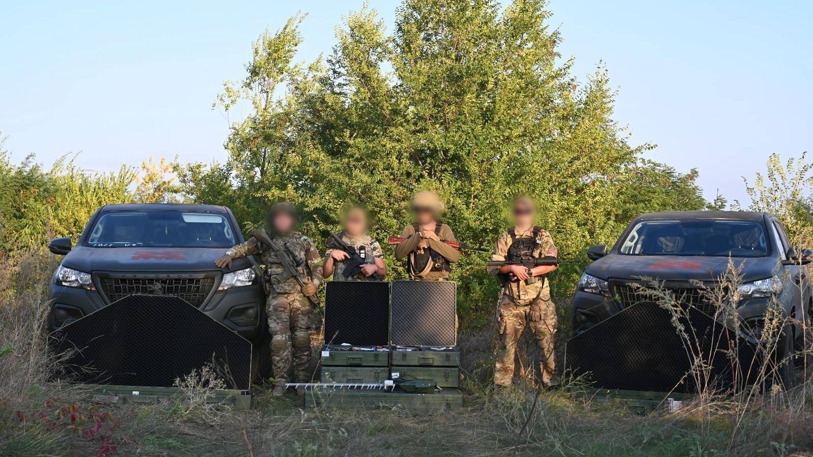 Новые пикапы и дроны, переданные FAVBET, помогают выполнять боевые миссии на фронте Новые пикапы и дроны, переданные FAVBET, помогают выполнять боевые миссии на фронте