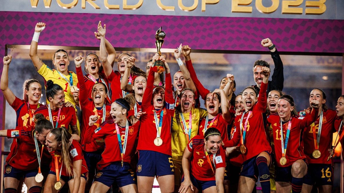 Федерація футболу Іспанії зрівнює чоловічу та жіночу збірну - у чому причина