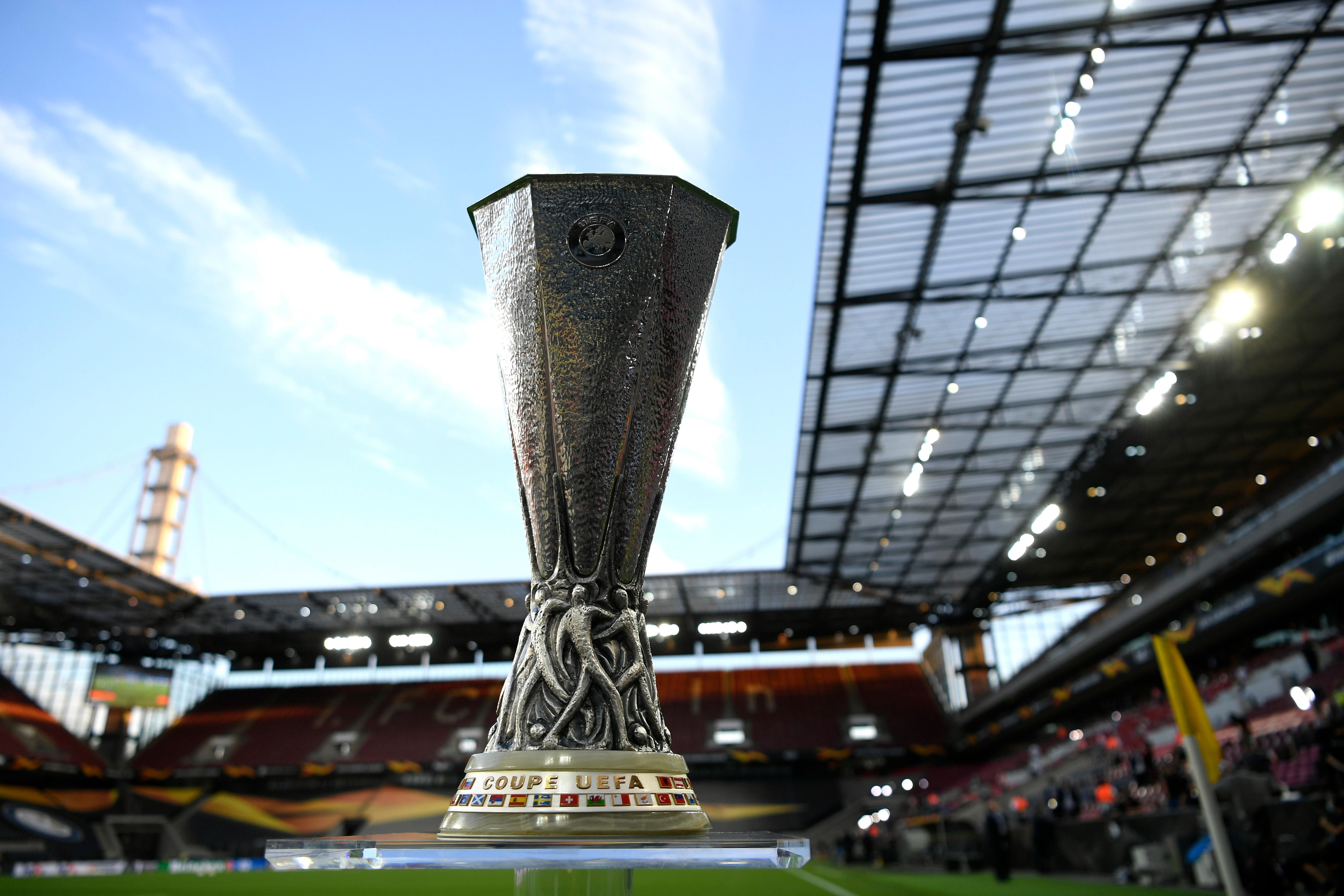 Кубок УЕФА – трофей за победу в Лиге Европы
