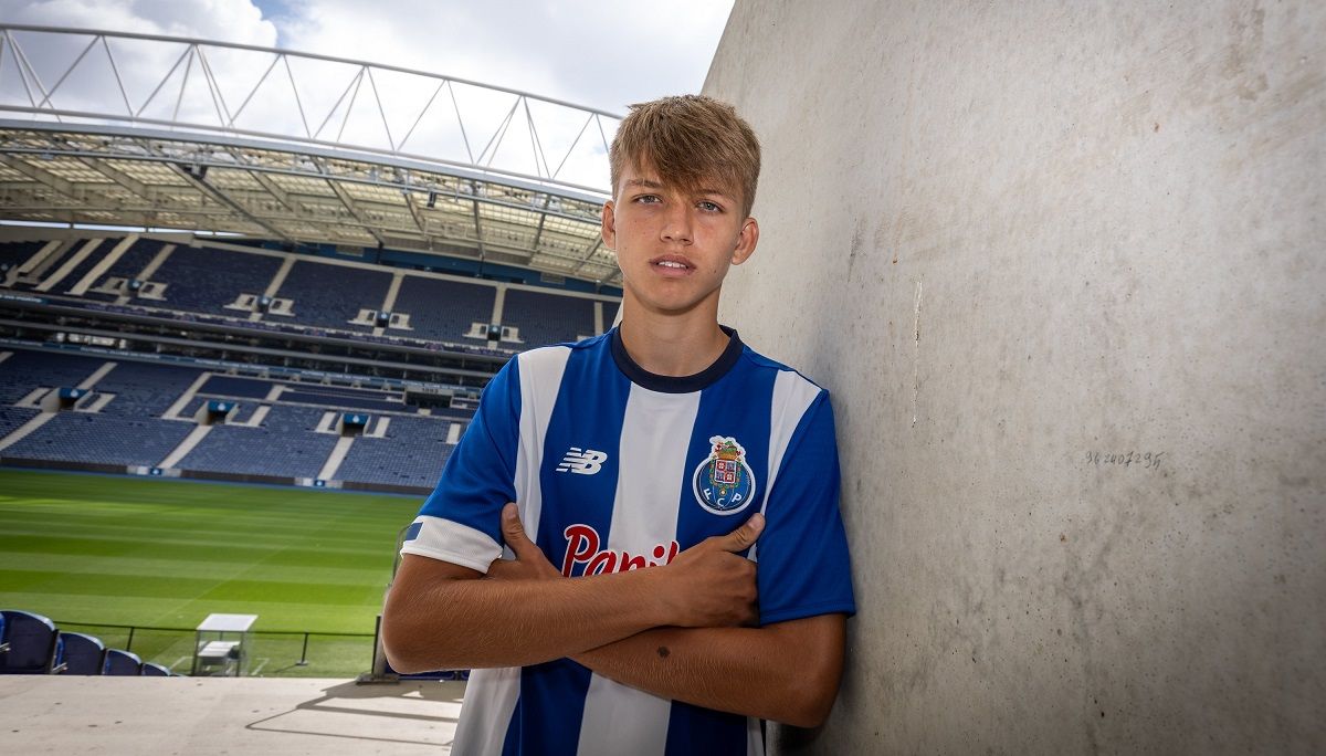 Артем Гапоненко підписав контракт із Порту - що відомо про трансфер Артем Гапоненко підписав контракт із Порту - що відомо про трансфер