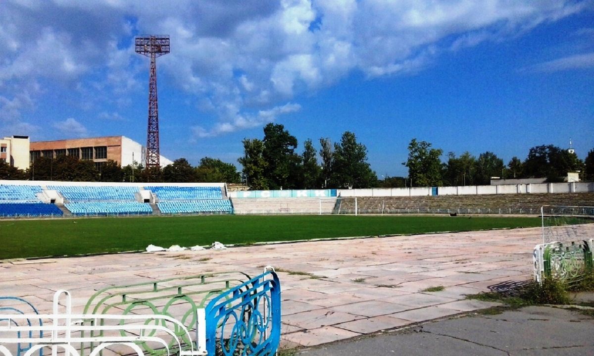 ФК Кристал показав домашній стадіон до та після окупації