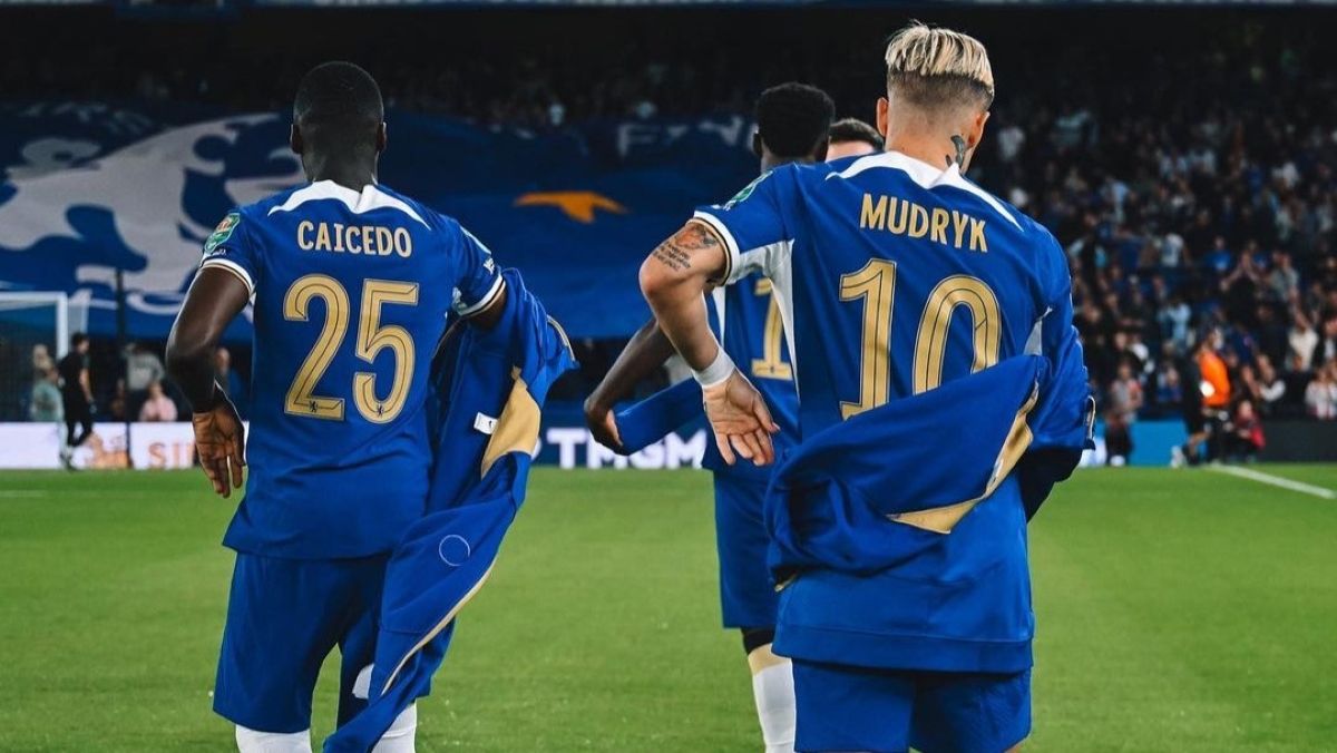 Михаил Мудрик с партнерами по команде Михаил Мудрик с партнерами по команде