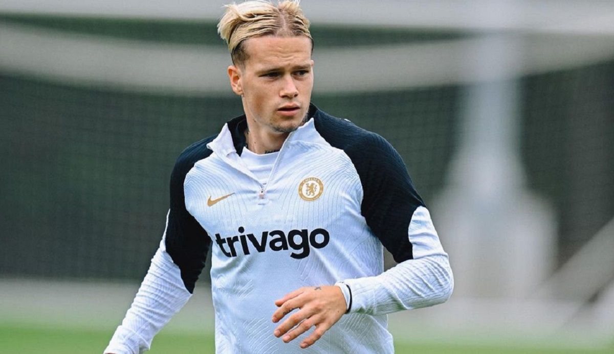 Михайло Мудрик звернувся до фанів Челсі після перемоги у Кубку ліги - фото Михайло Мудрик звернувся до фанів Челсі після перемоги у Кубку ліги - фото