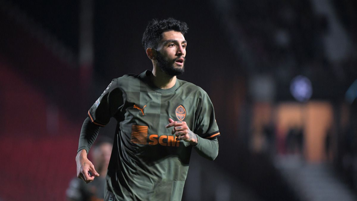 Футболист Шахтера Азаров рассказал о реакции игроков Црвены Звезды на войну Футболист Шахтера Азаров рассказал о реакции игроков Црвены Звезды на войну