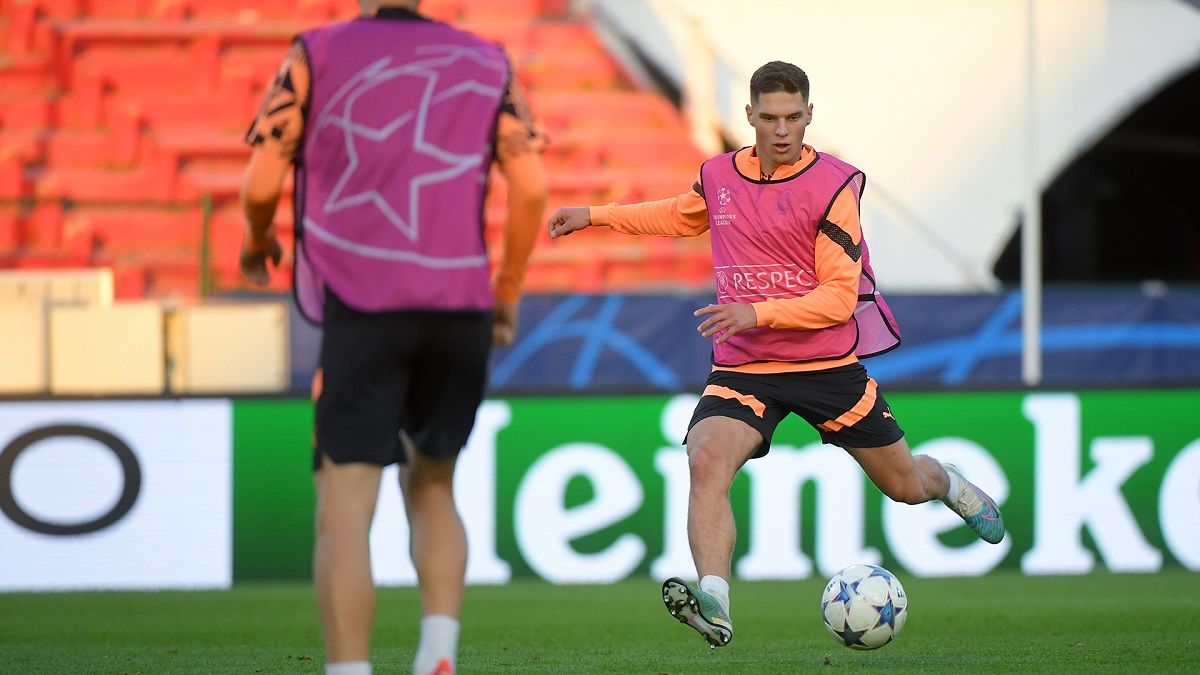 Антверпен Шахтар - скаут Ювентуса приїжджав на гру ЛЧ - за ким стежив італієць Антверпен Шахтар - скаут Ювентуса приїжджав на гру ЛЧ - за ким стежив італієць