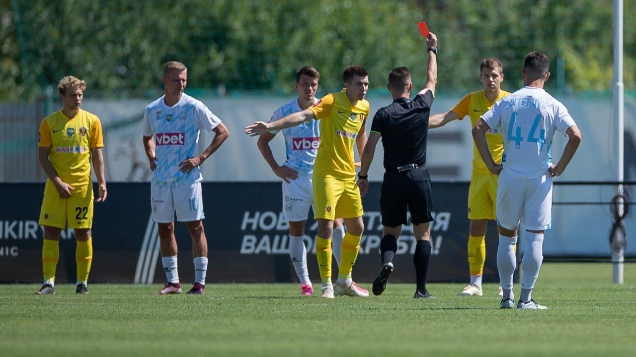 Арбітра матчу хотіли "мобілізувати" одразу після гри. Фото ілюстративне Арбітра матчу хотіли "мобілізувати" одразу після гри. Фото ілюстративне