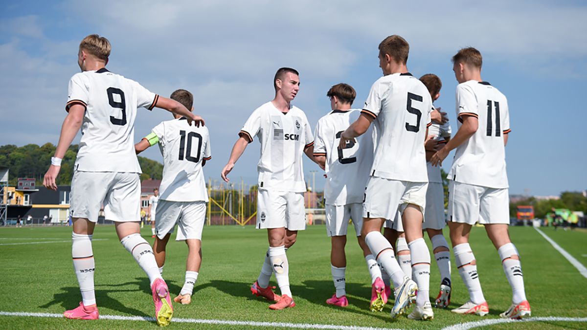 Олександр Роспутько (по центру) Олександр Роспутько (по центру)