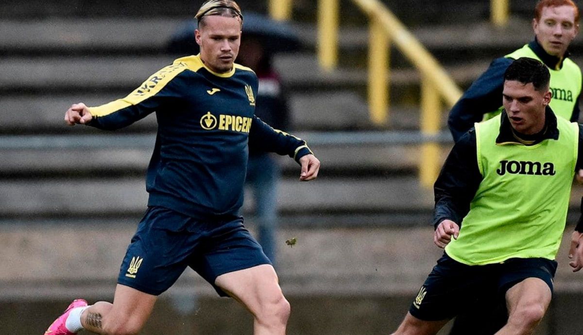 Мудрик ответил на провокацию болельщика о красном Лондоне Мудрик ответил на провокацию болельщика о красном Лондоне