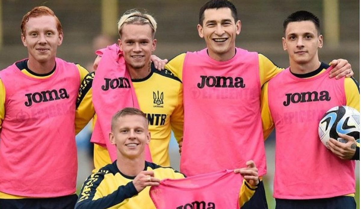 Зінченко кумедно залякав Мудрика перед грою Челсі – Арсенал Зінченко кумедно залякав Мудрика перед грою Челсі – Арсенал