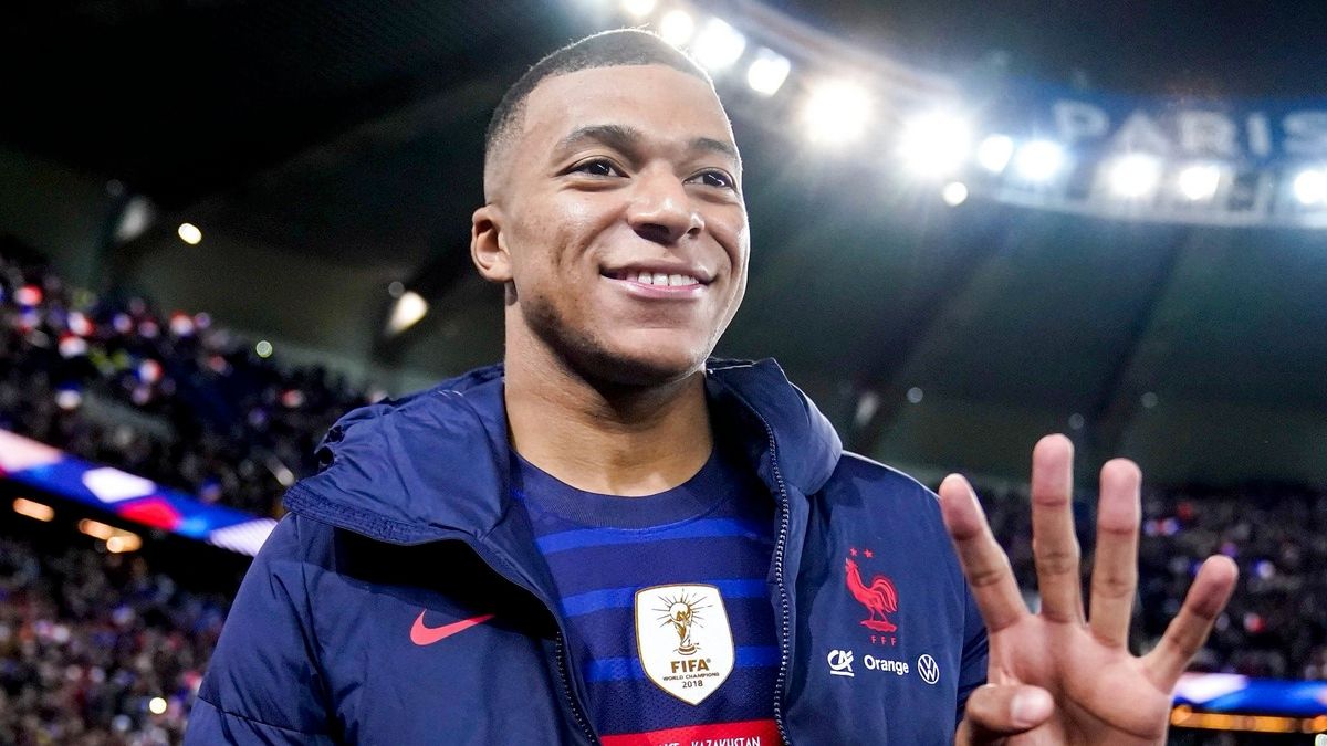 Батько Мбаппе забив гол в стилі Роналдо в благодійному матчі - відео Батько Мбаппе забив гол в стилі Роналдо в благодійному матчі - відео