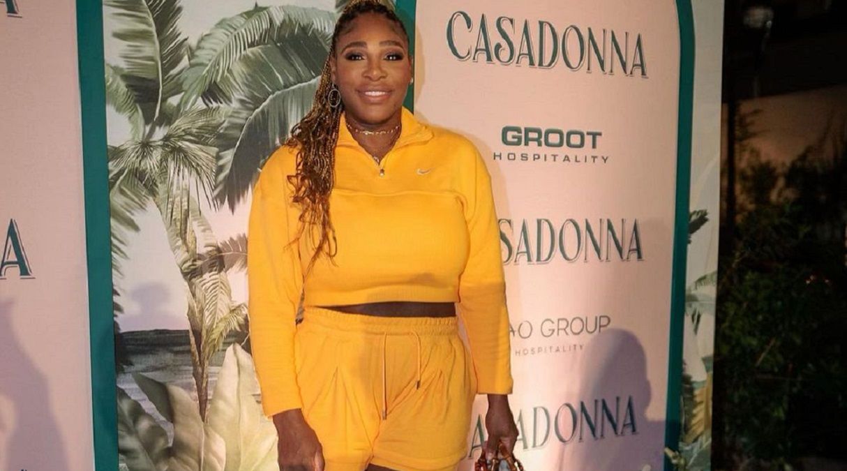 Серена Уильямс удалила Арину Соболенко с фото с вечеринки в Майами - сравнение фотографий Серена Уильямс удалила Арину Соболенко с фото с вечеринки в Майами - сравнение фотографий