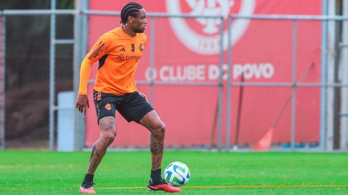 Луис Адриано Луис Адриано