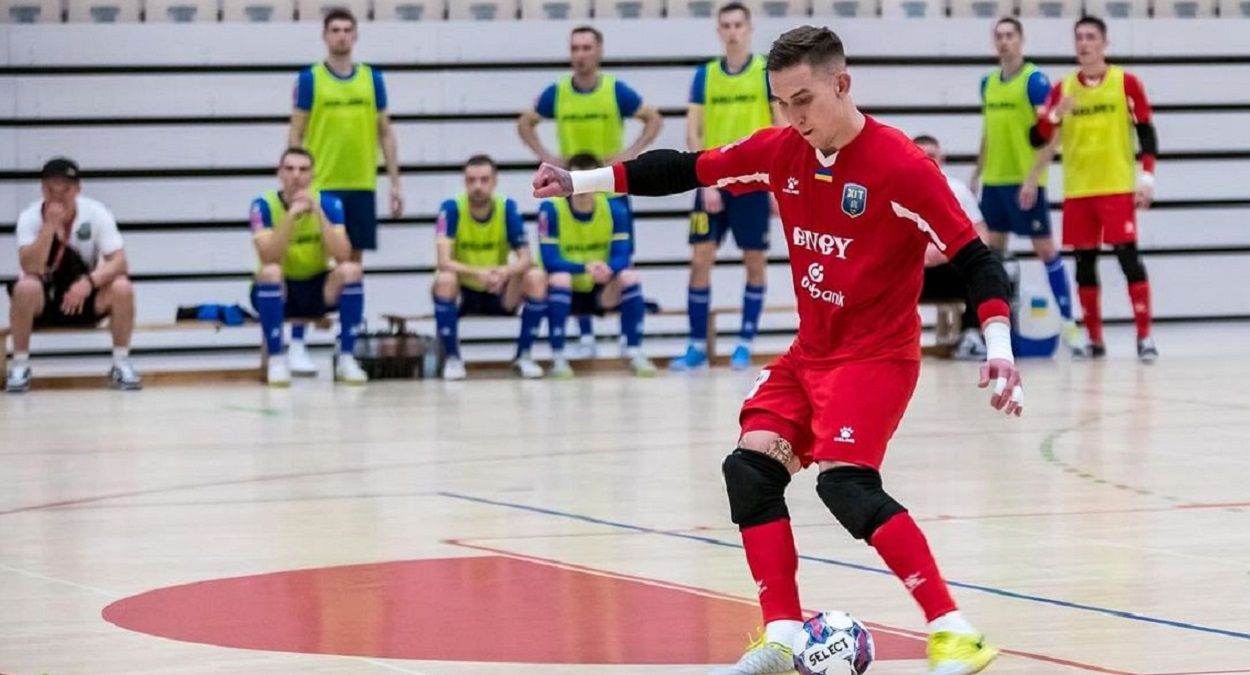 Олмисум ХИТ - вратарь киевлян Сухов оформил дубль в Лиге чемпионов по футзалу Олмисум ХИТ - вратарь киевлян Сухов оформил дубль в Лиге чемпионов по футзалу