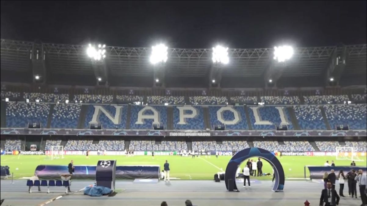 На стадионе Наполи погиб фанат На стадионе Наполи погиб фанат