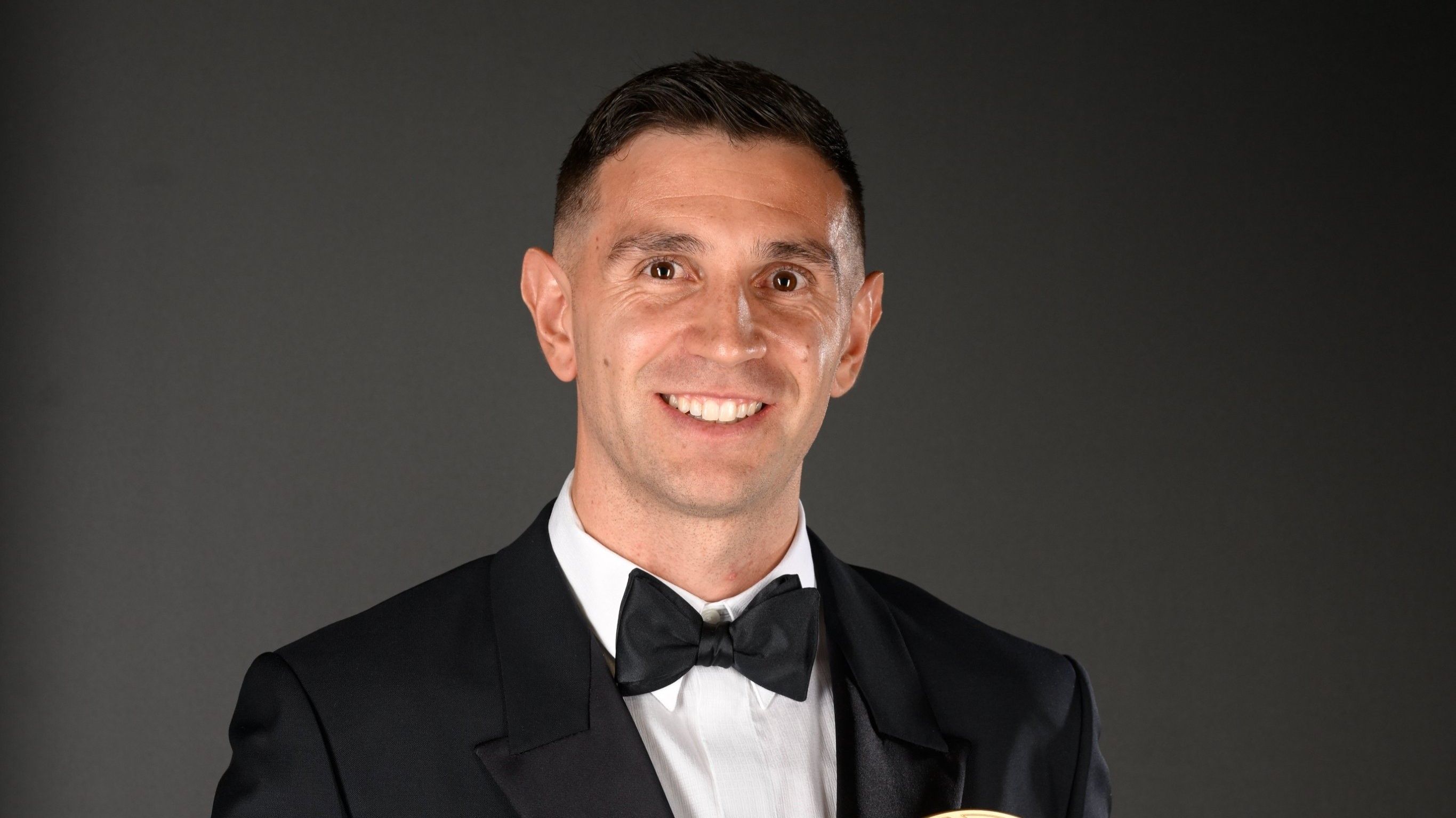 Эмилиано Мартинес Эмилиано Мартинес