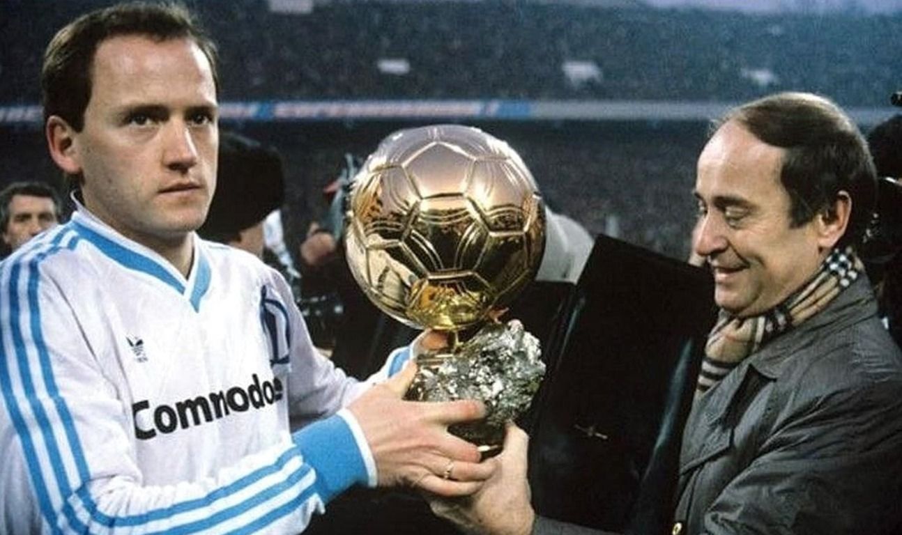 Ігор Беланов із Золотим М'ячем Ігор Беланов із Золотим М'ячем