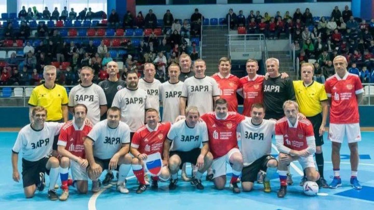 Среди них и чемпион Украины: эксфутболисты сборной России сыграли матч в оккупированном Луганске - 24 канал Среди них и чемпион Украины: эксфутболисты сборной России сыграли матч в оккупированном Луганске - 24 канал