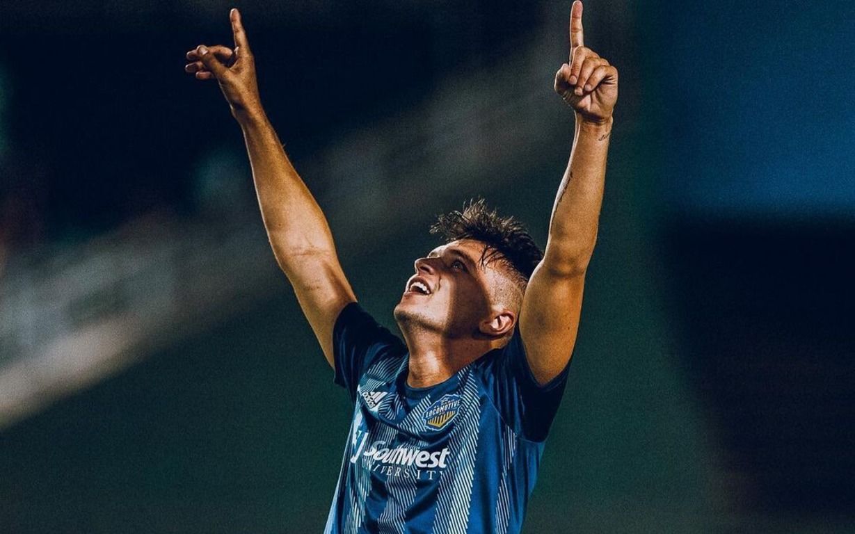 Денис Костишин святкує гол за Ель-Пасо Локомотив Денис Костишин святкує гол за Ель-Пасо Локомотив