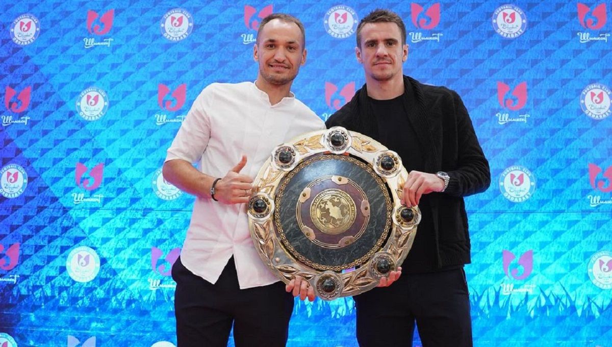 Евгений Макаренко и Артем Беседин получили Золотые мячи в Казахстане - видео Евгений Макаренко и Артем Беседин получили Золотые мячи в Казахстане - видео