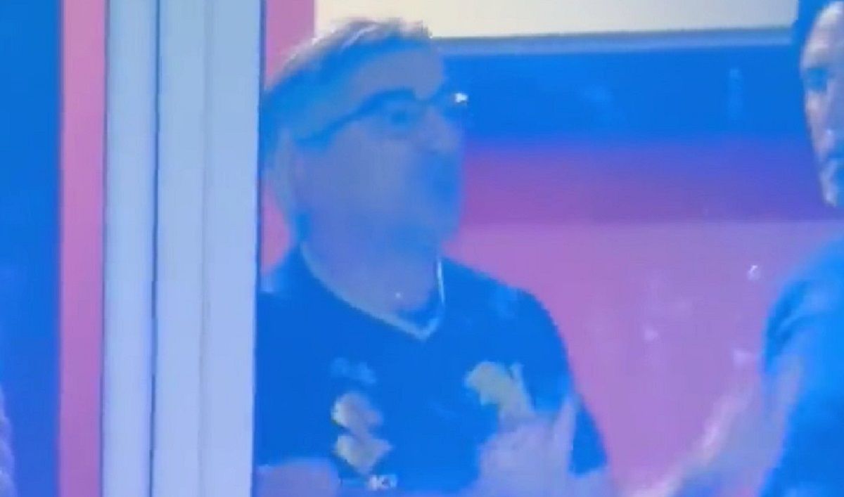 Торино Сассуоло - тренер Юрич показал средний палец фанатам команды Торино Сассуоло - тренер Юрич показал средний палец фанатам команды