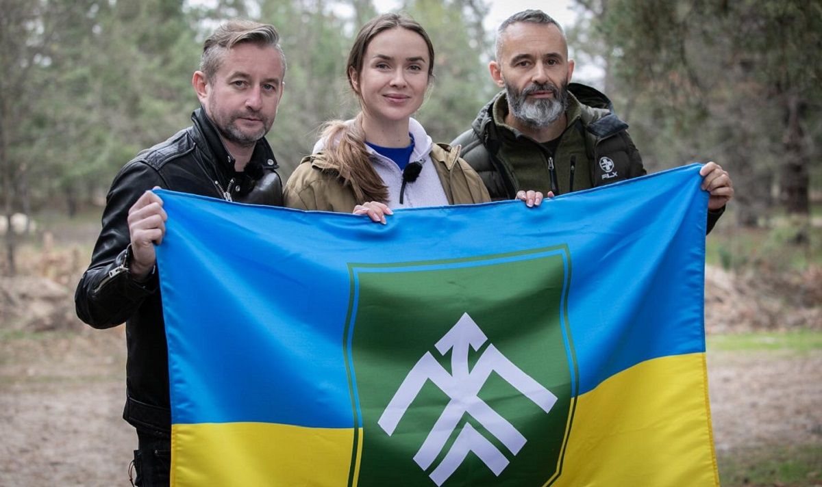 Свитолина и Жадан привезли дроны для военных бригады Хартия. Свитолина и Жадан привезли дроны для военных бригады Хартия.