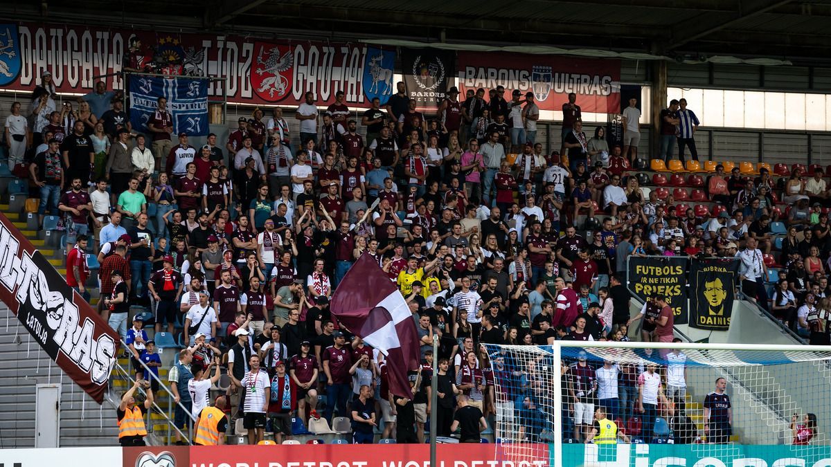 Латвийские фанаты спели о Путине Латвийские фанаты спели о Путине