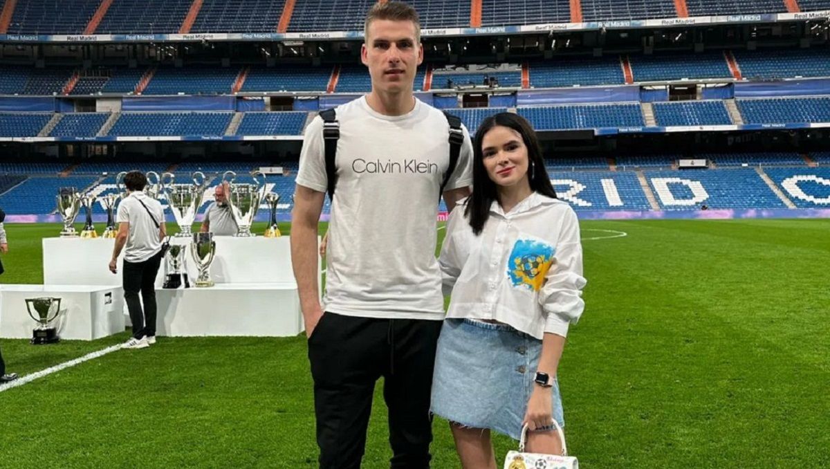 Лунин встретился с футбольным агентом Мендешем в аэропорту Мадрида