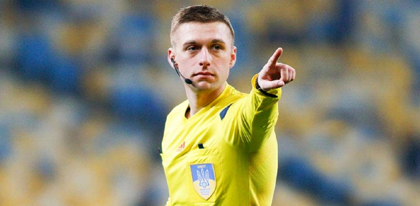 Виктор Копиевский – главный арбитр матча АЗ Алкмаар U-19 – Мольде U-19 Виктор Копиевский – главный арбитр матча АЗ Алкмаар U-19 – Мольде U-19