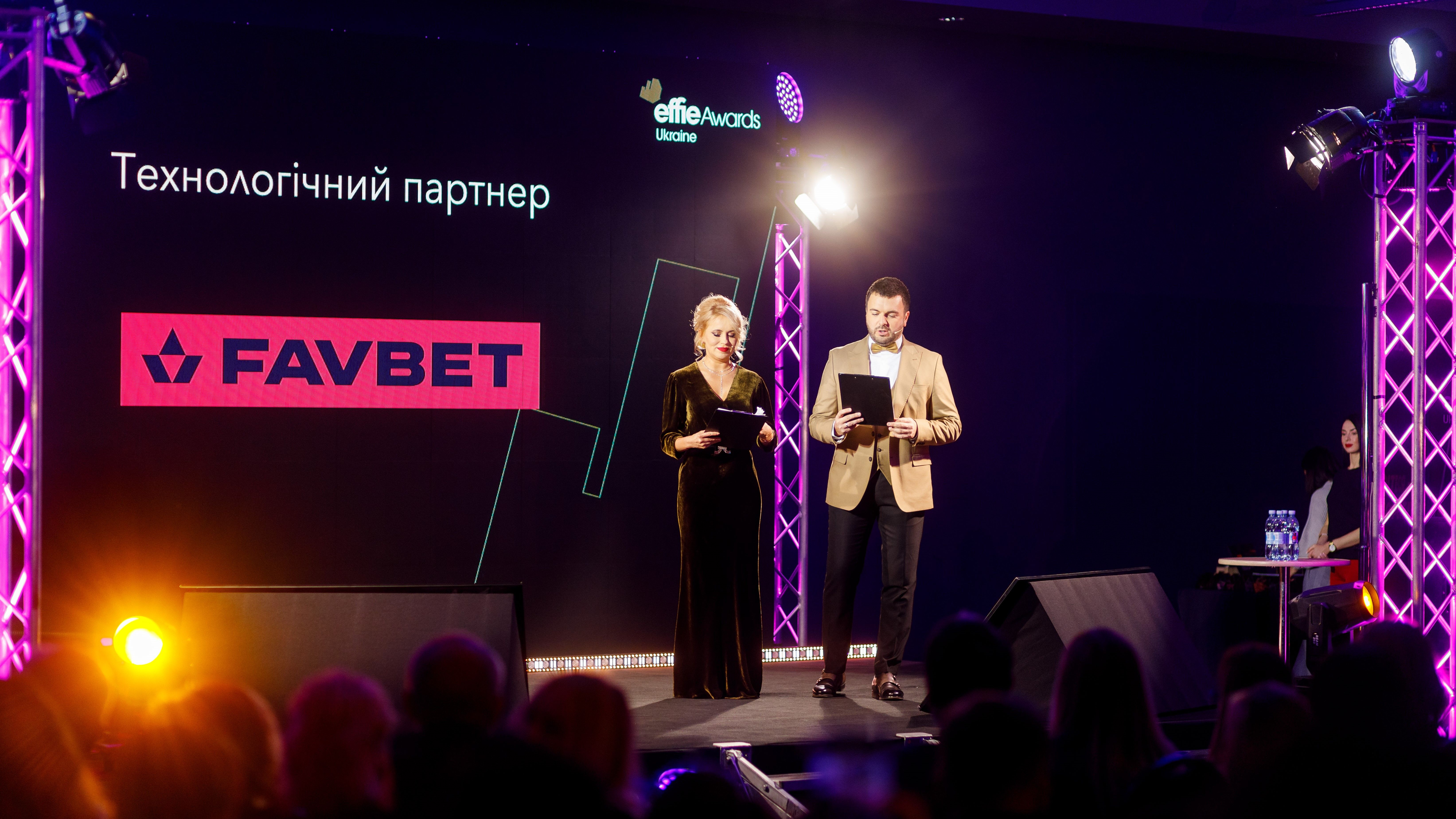 FAVBET та Всеукраїнська рекламна коаліція на Effie Awards нагородили Укрзалізницю спецвідзнакою