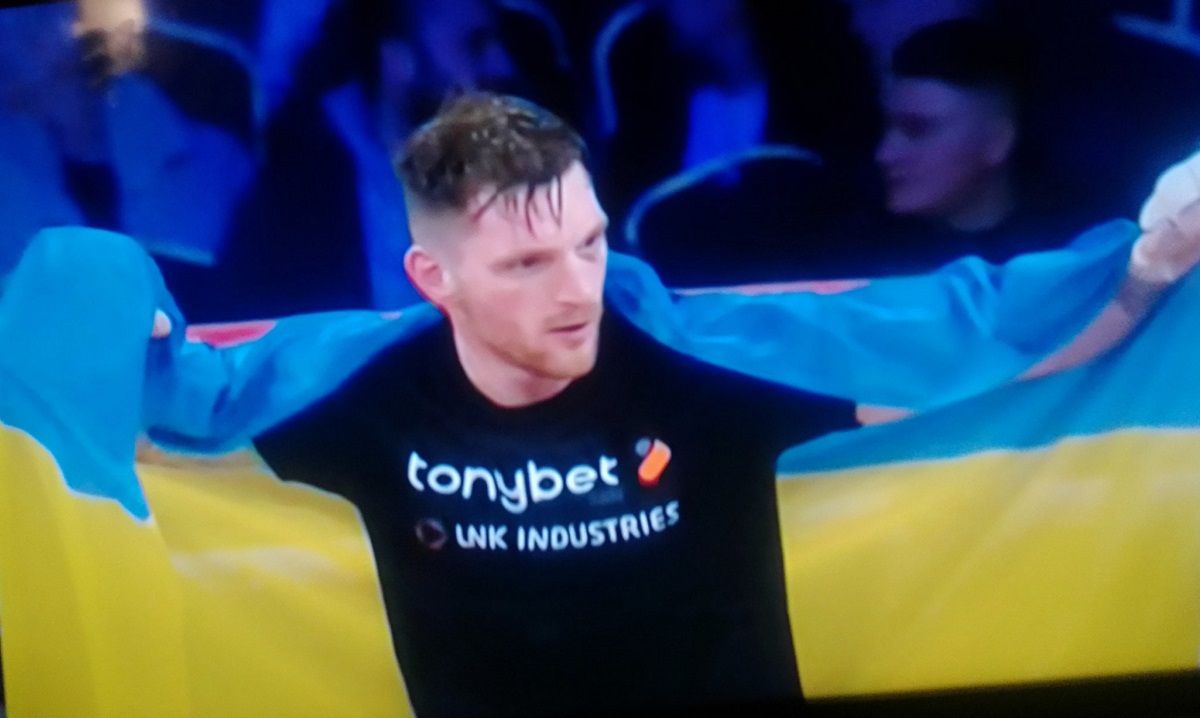 Миронець переміг двоюрідного брата Ф'юрі - суддівська записка Миронець переміг двоюрідного брата Ф'юрі - суддівська записка