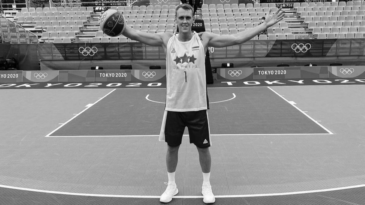 Науріс Мієзіс Науріс Мієзіс