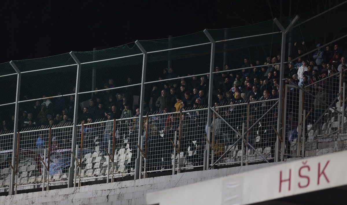 Зріньскі Астон Вілла - у яких умовах стежили фанати гостей за матчем ЛК - фото