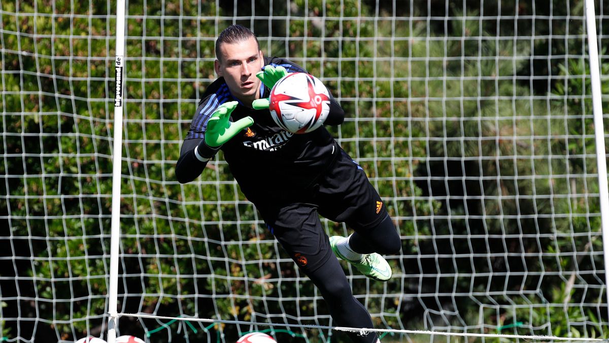 Клуб Прем'єр-ліги зацікавився Анрієм Луніним - подробиці обміну між клубами Клуб Прем'єр-ліги зацікавився Анрієм Луніним - подробиці обміну між клубами