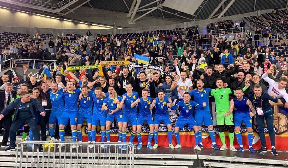 Украина вышла на ЧМ-2024 из футзала - как сборная отпраздновала песней выход на Мундиаль - видео