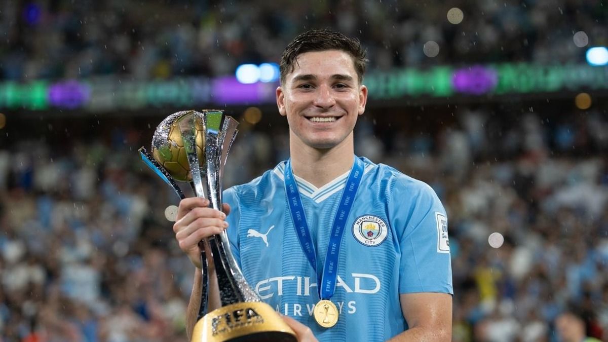 Хуліан Альварес виграв 14 трофей у своїй кар'єрі - усі здобутки футболіста Хуліан Альварес виграв 14 трофей у своїй кар'єрі - усі здобутки футболіста