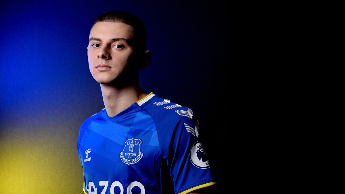 Виталий Миколенко на украинском языке поздравил болельщиков Эвертона Виталий Миколенко на украинском языке поздравил болельщиков Эвертона