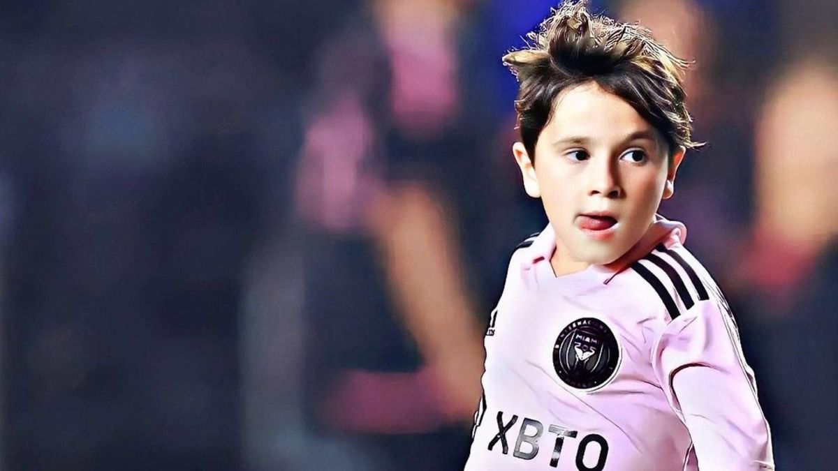 Син Мессі забив дивовижний гол бісеклетою – відео Син Мессі забив дивовижний гол бісеклетою – відео