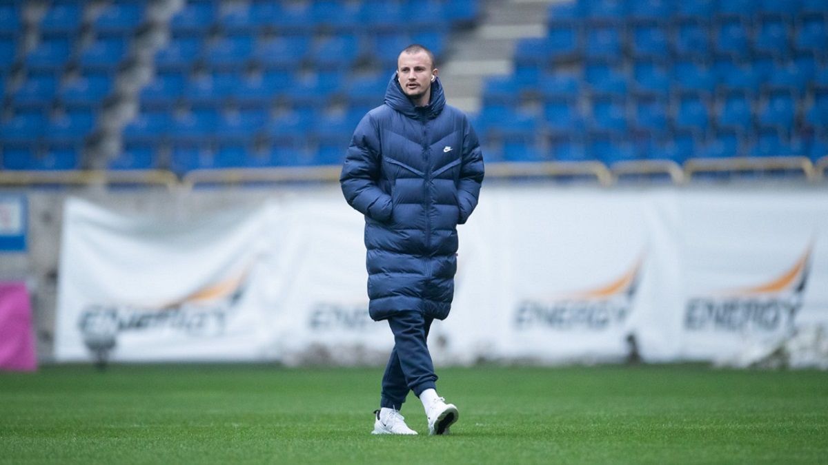 Кравець покидає Дніпро-1 - хто стежить, чому футболіст відмовляється їхати за кордон Кравець покидає Дніпро-1 - хто стежить, чому футболіст відмовляється їхати за кордон