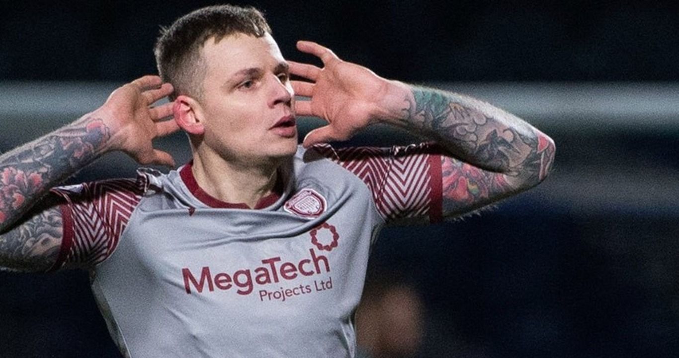 Али Адамс Али Адамс