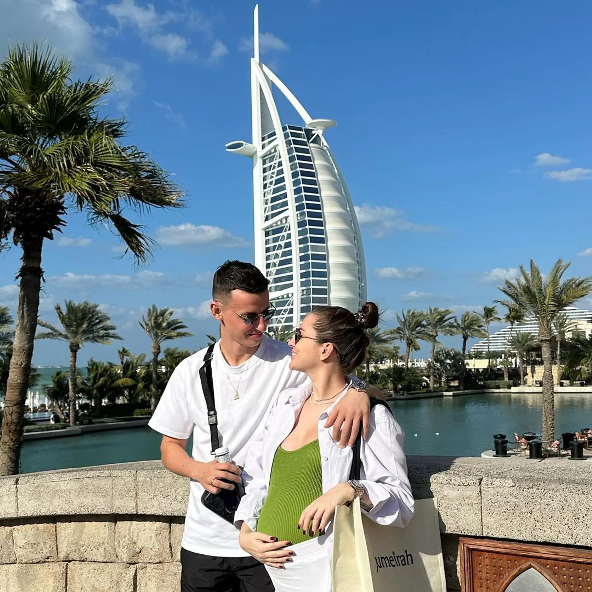 Іванісеня з дружиною відпочиває у Дубаї