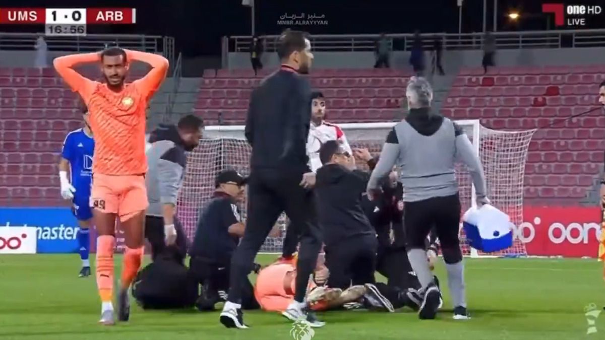 Футболист катарского клуба потерял сознание во время матча – видео